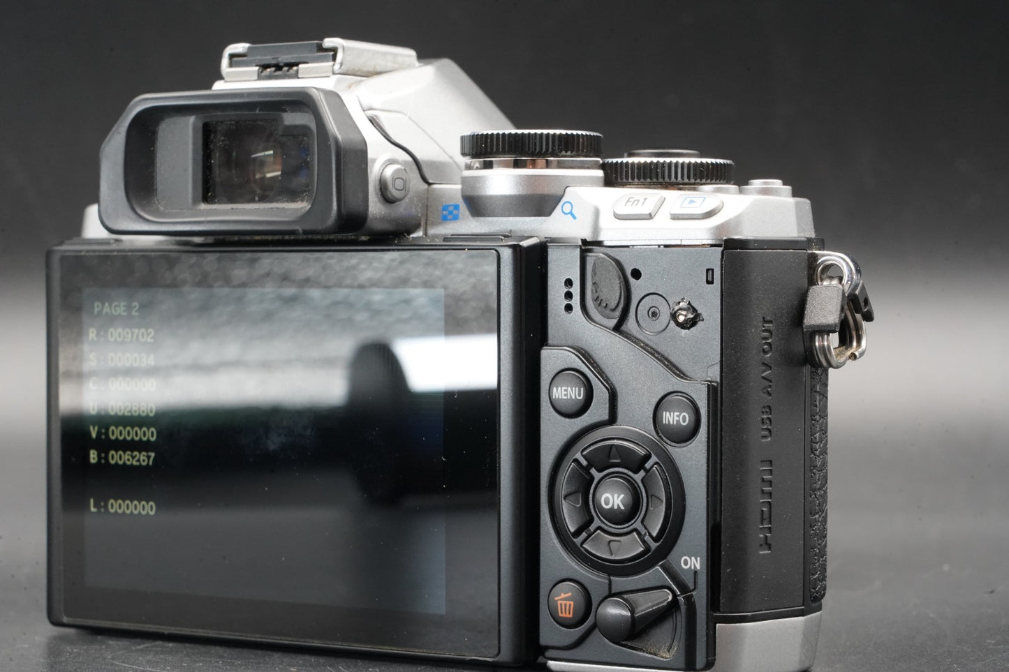9702 cuts! Olympus OM-D E-M10 16.1MP Digital SLR Camera Silver w/ 2 Lens 11447