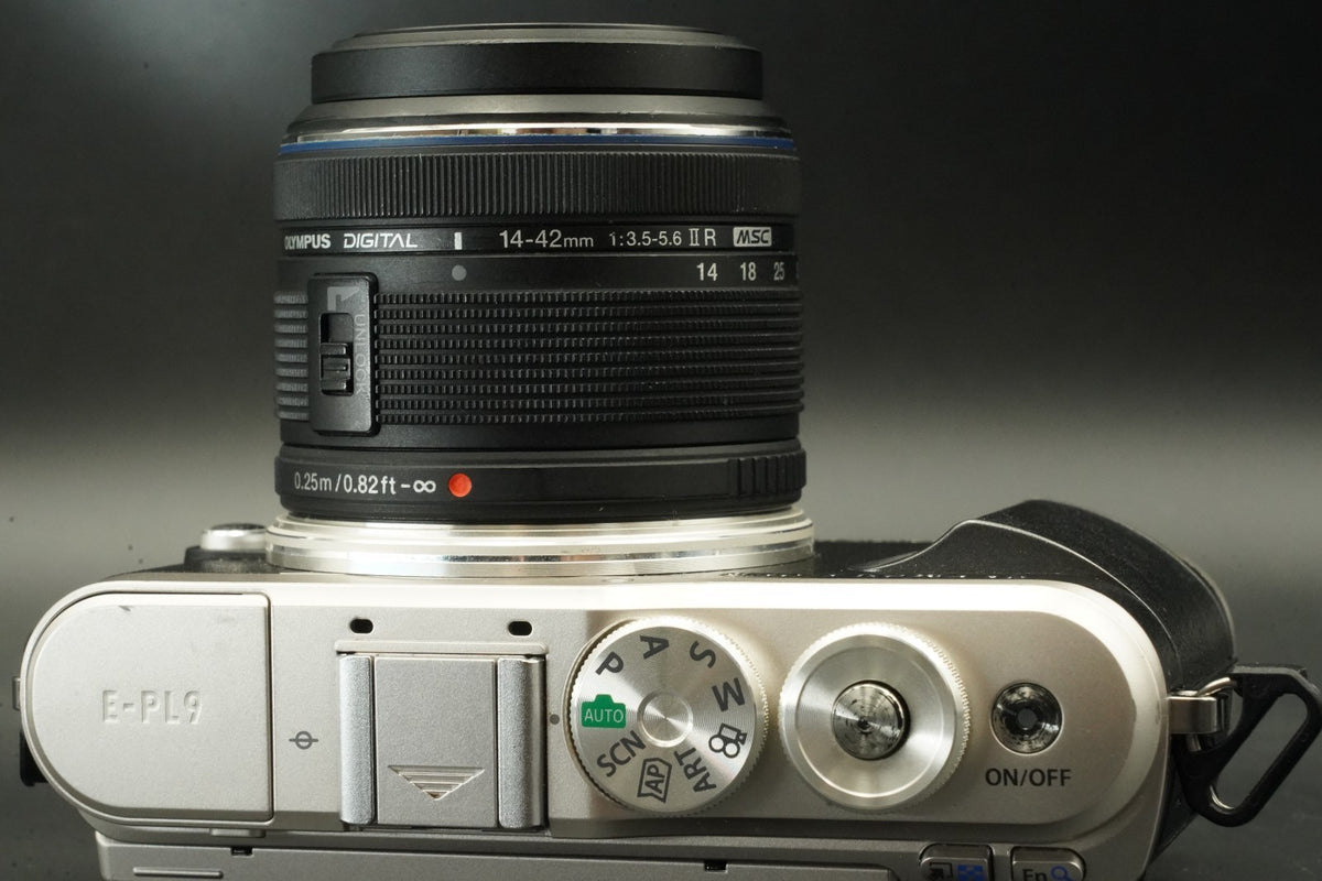 OLYMPUS PEN E-PL9 16.1MP Digitalkamera mit 2 Objektiven Silber -9536...