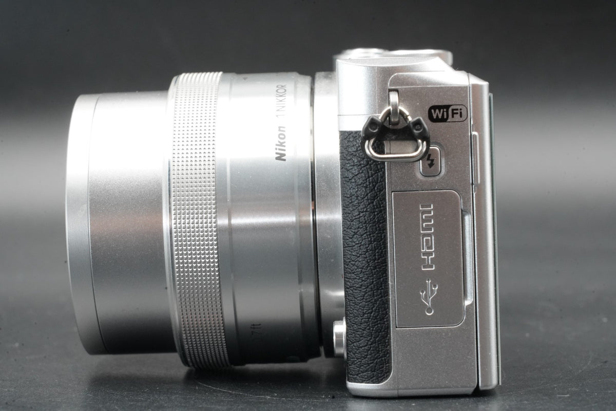 Nikon 1 J5 Silver w/ 10-30mm Lens Mirrorless Camera -988 cuts- #11477