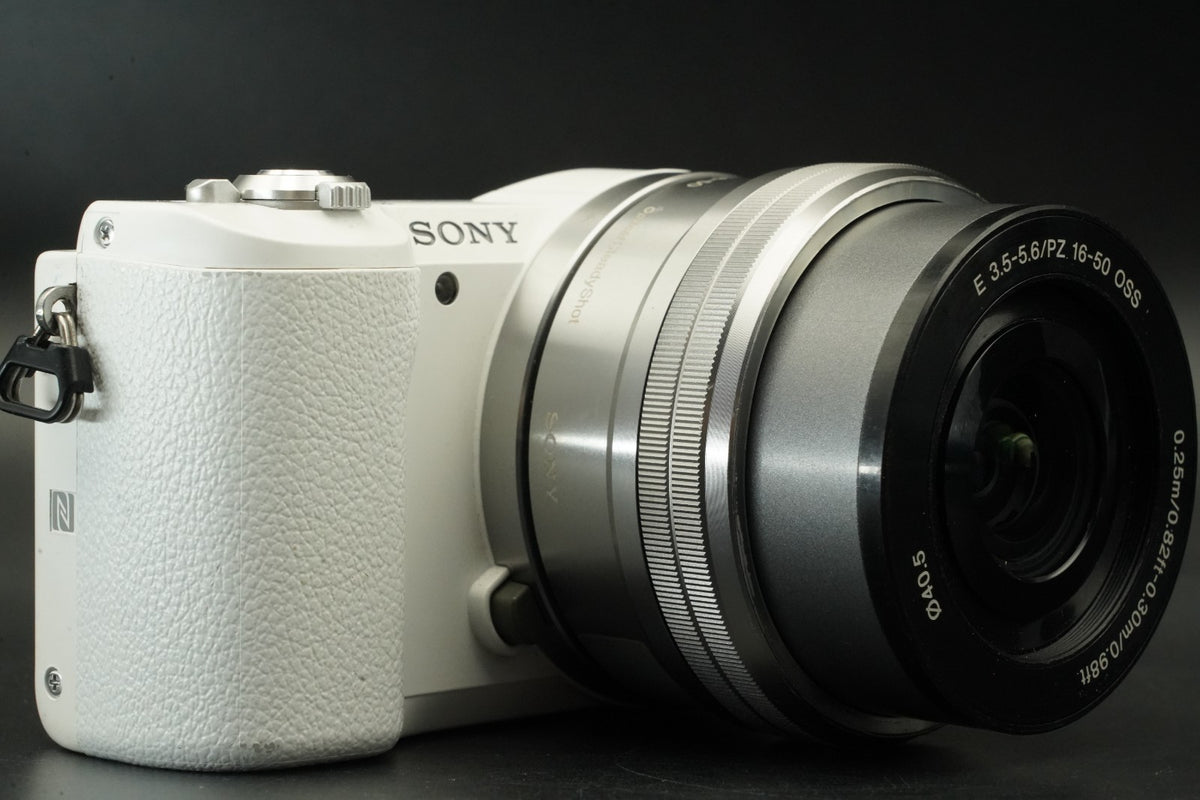 Sony Alpha a5100 Mirrorless Digital Camera White -2369 cuts- US STOCK #11713
