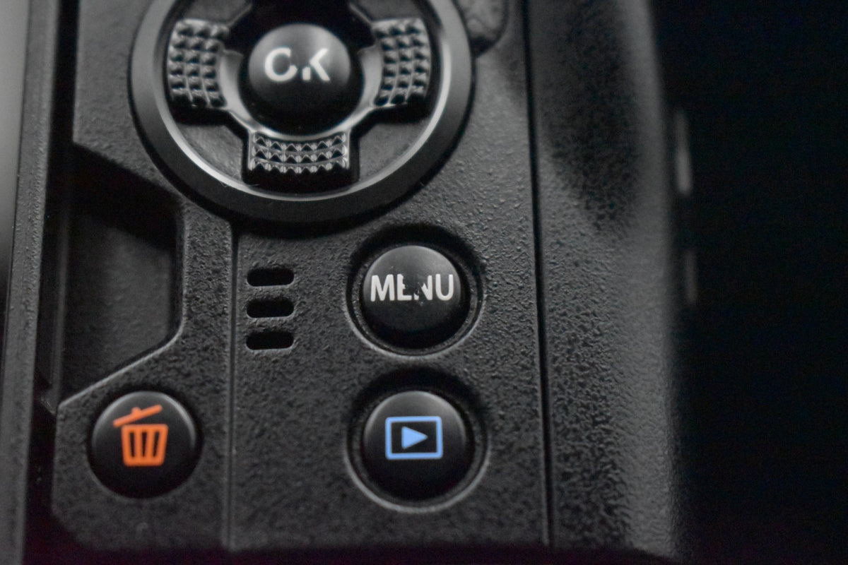 [US Duty Paid] Olympus OM-D E-M1 Mark II Digitalkamera schwarz Gehäuse...