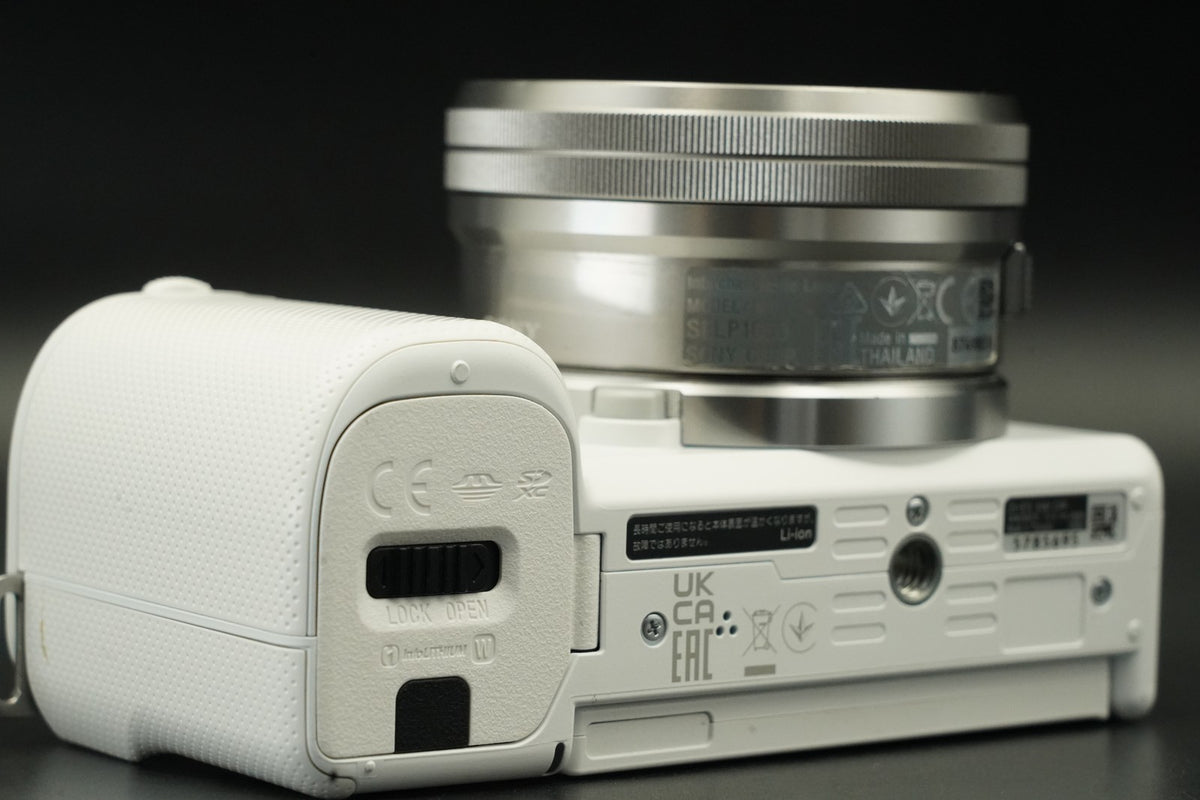 Sony Alpha ZV-E10 with Lens Mirrorless Vlog Camera White #12121