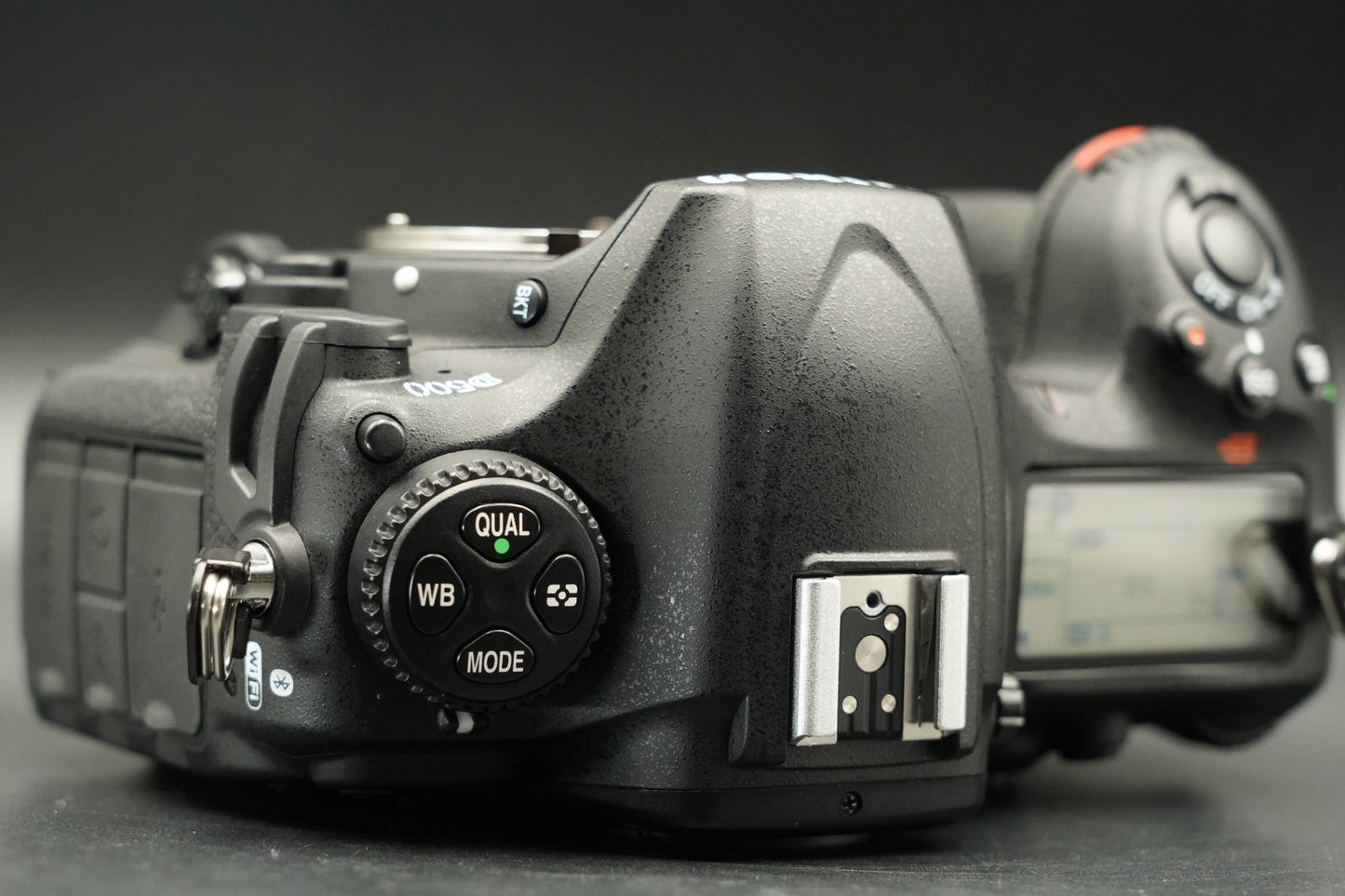 ONLY 6% cuts!! Nikon D500 20.9MP Digital SLR Camera Body 11599
