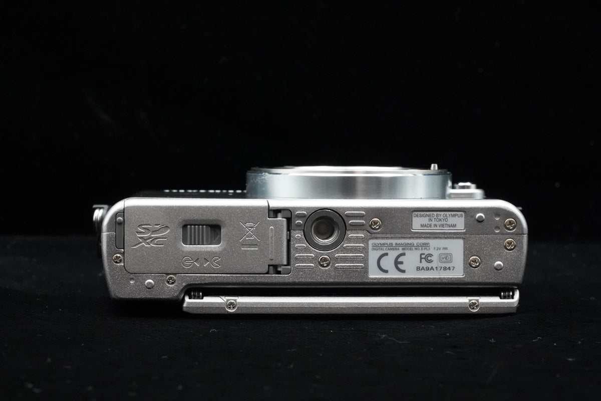 Olympus PEN Lite E-PL3 Silver 12.3 MP Digital Camera Body US STOCK