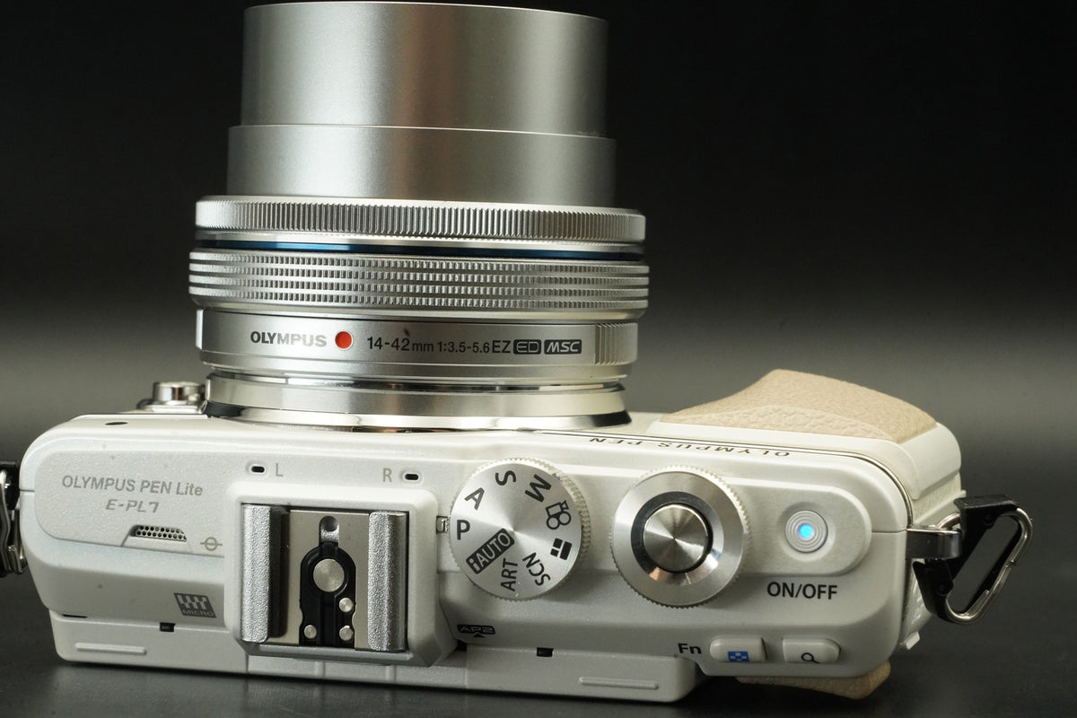 Olympus PEN E-PL7 Digital Camera White with 2 Lenses -4410 cut- US STOCK #12132