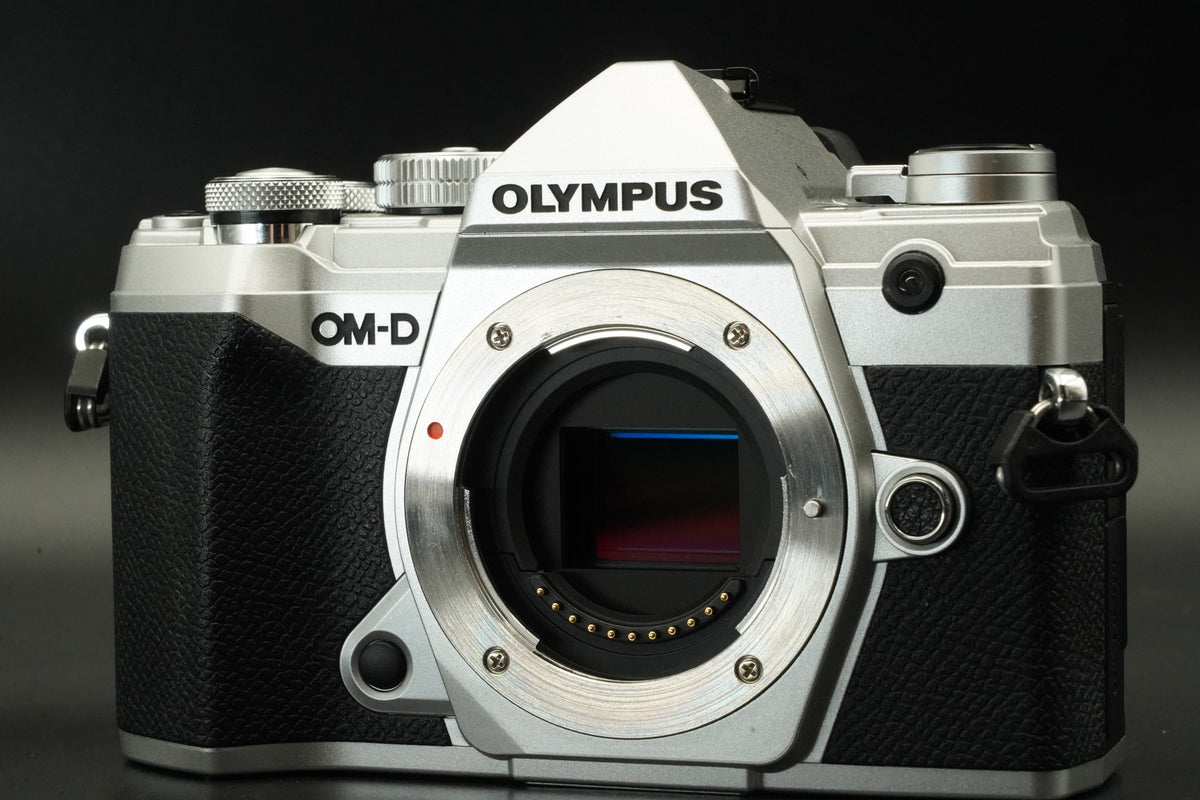 Olympus OM-D E-M5 Mark III 20.4MP Mirrorless Digital Camera -3331 cuts- #11795