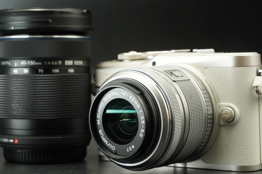 OLYMPUS PEN E-PL9 16.1MP Digital Camera w/ 2 Lens White -2612 cuts- #11891