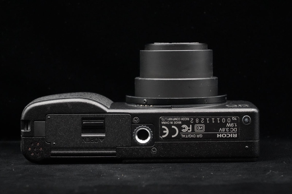 Ricoh GR Digital Camera 8.1MP Black Model US STOCK #9805
