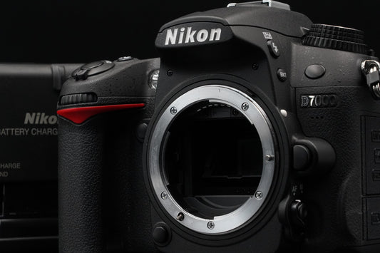924 cuts! Nikon D7000 DSLR Digital SLR Camera US Duty Paid 10537