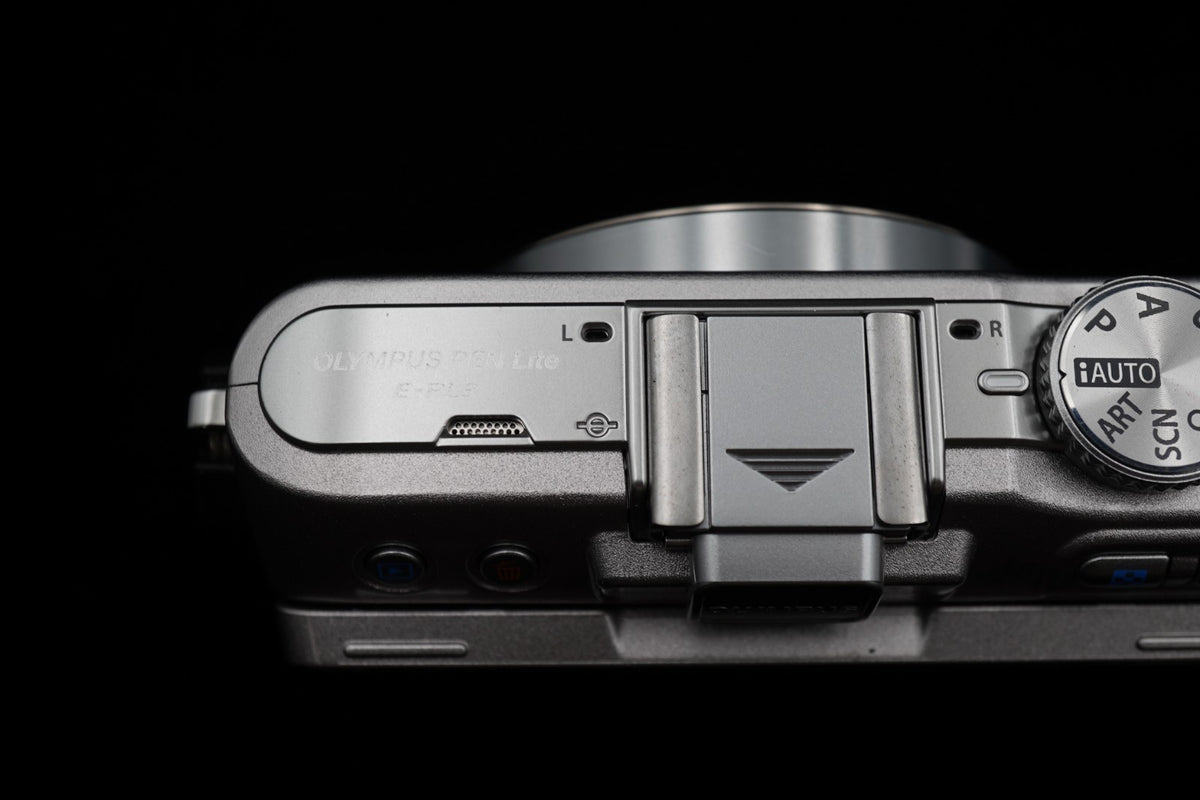 Olympus PEN Lite E-PL3 Silver 12.3 MP Digital Camera Body US STOCK