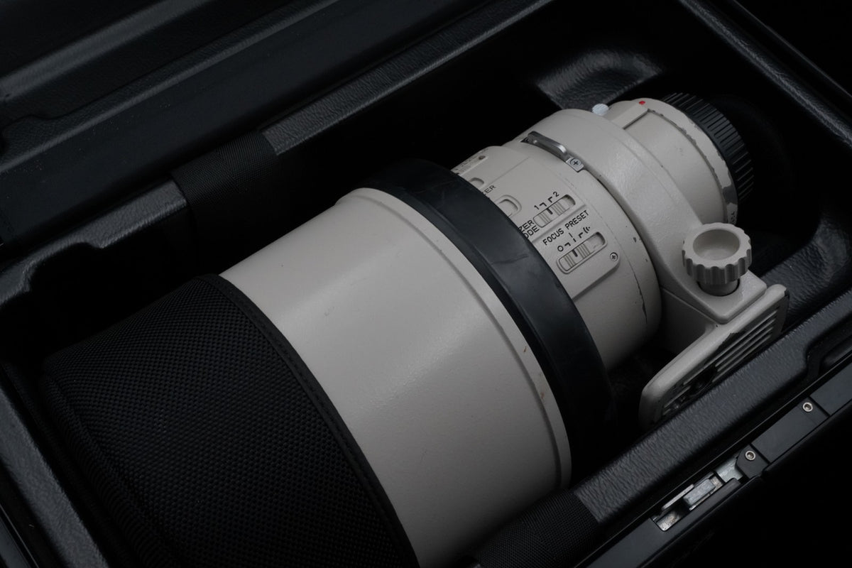 Canon EF 300mm F/2.8 L IS USM Lens w/ BOX US STOCK #11136