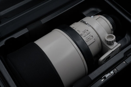 Canon EF 300mm F/2.8 L IS USM Lens w/ BOX US STOCK #11136