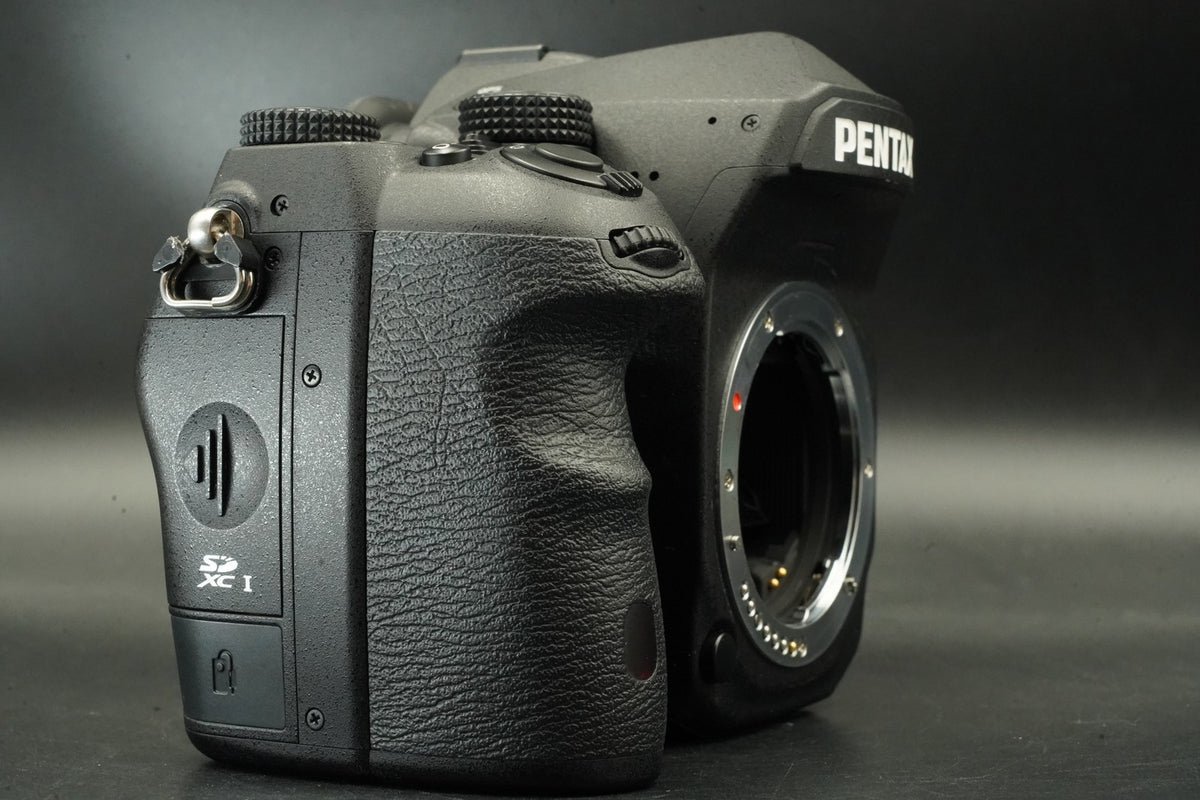 PENTAX K-1 Mark II Digital Camera + D-BG6 Battery Grip -SC 2%- #11985