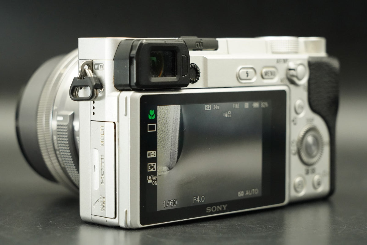Sony A6400 Mirrorless Digital Camera with 2 Lenses Silver -595 cuts- #12173