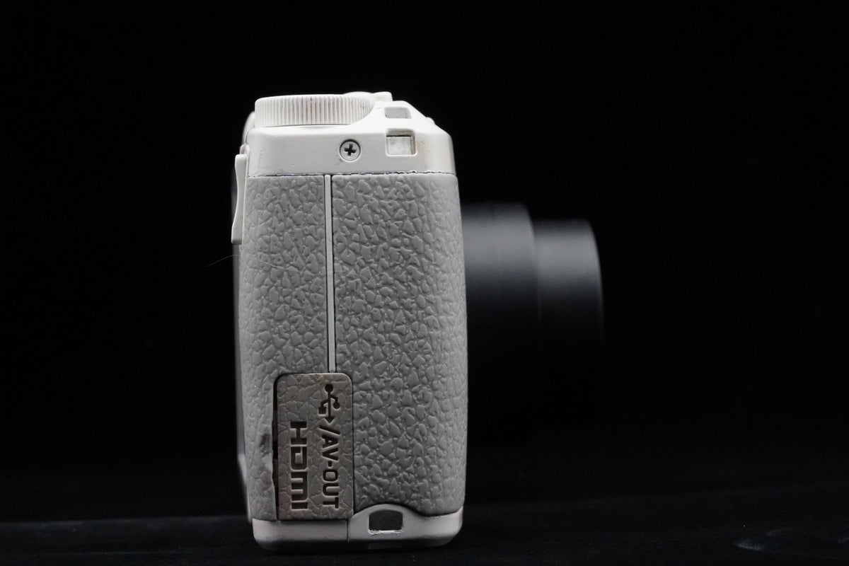 Ricoh GR Digital IV 10.4MP Digital Camera White US STOCK #10178