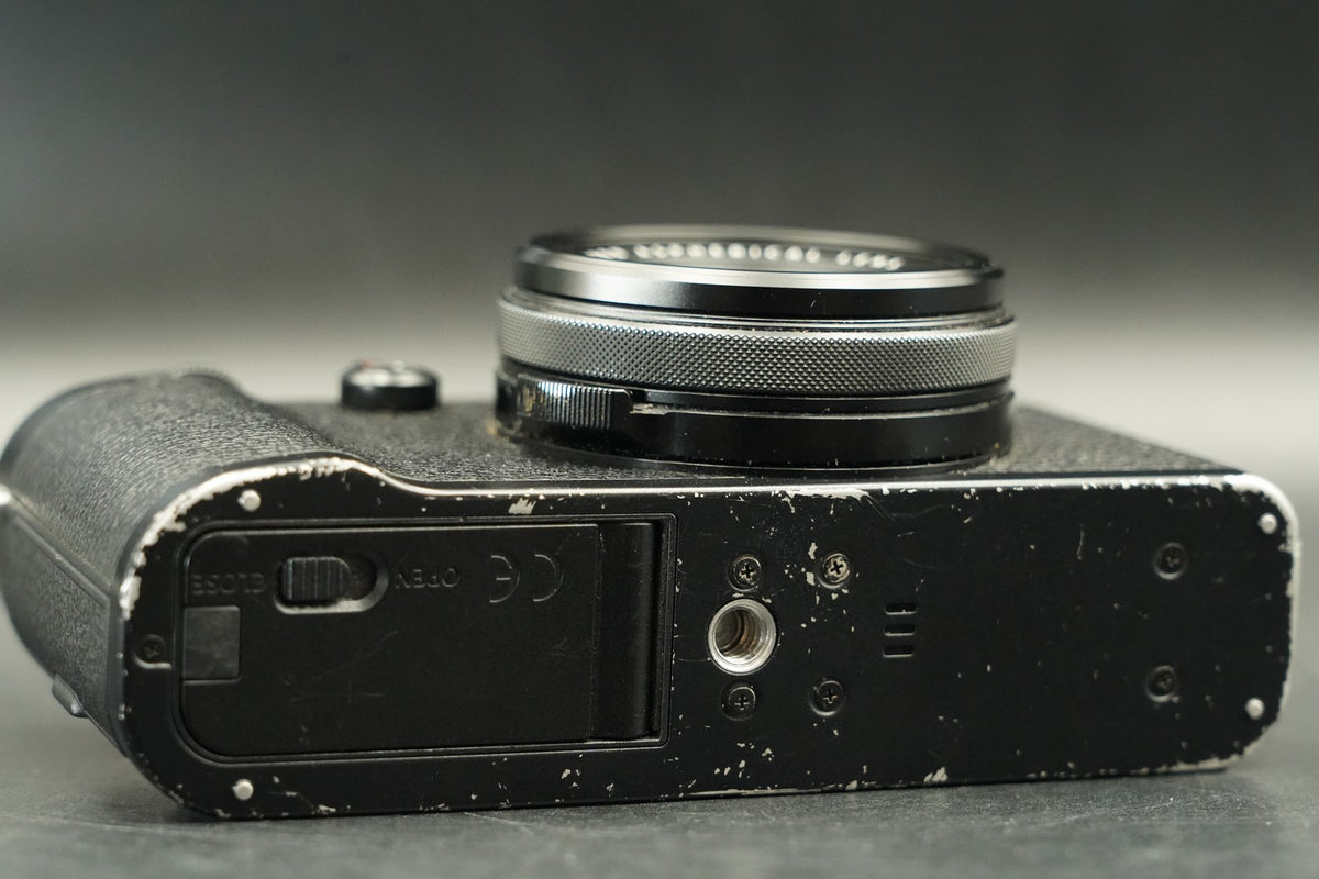 Fujifilm X100F 24.3MP Digital Camera Black -24400 cuts- US STOCK #12344