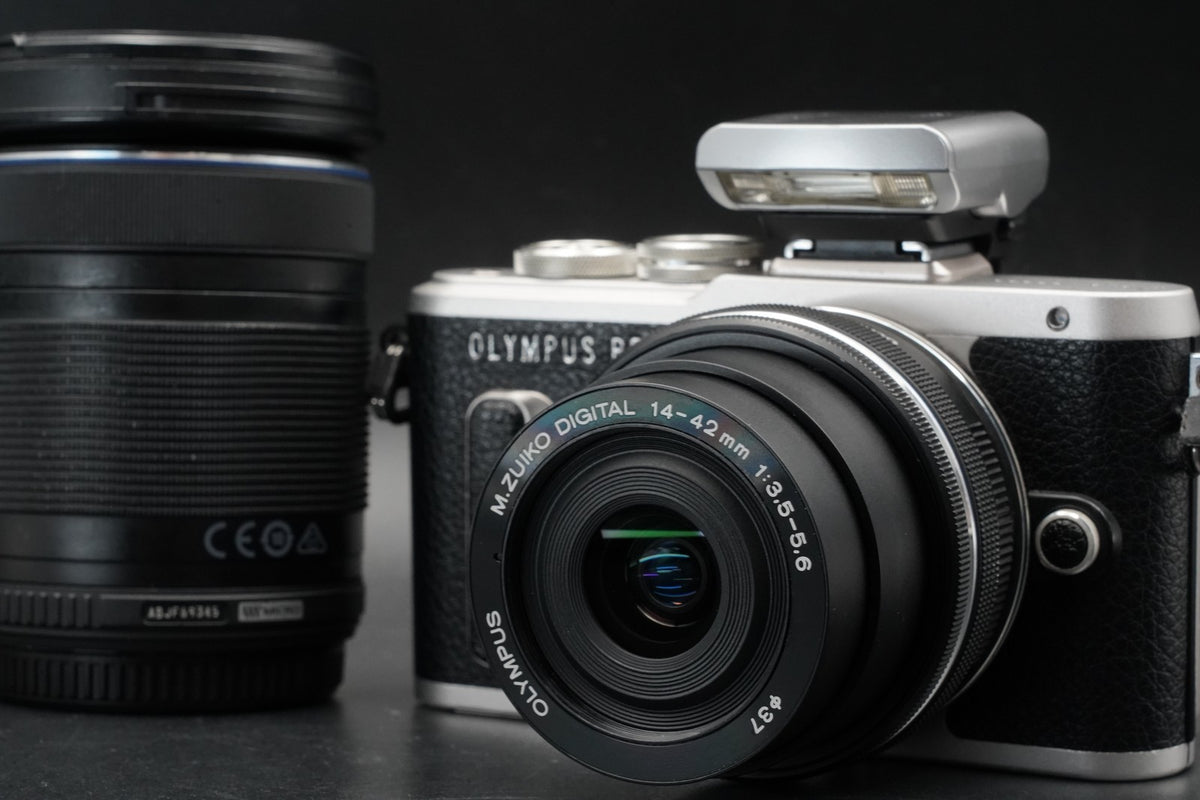 Olympus E-PL8 con obiettivo 40-150 mm fotocamera digitale argento US STOCK...