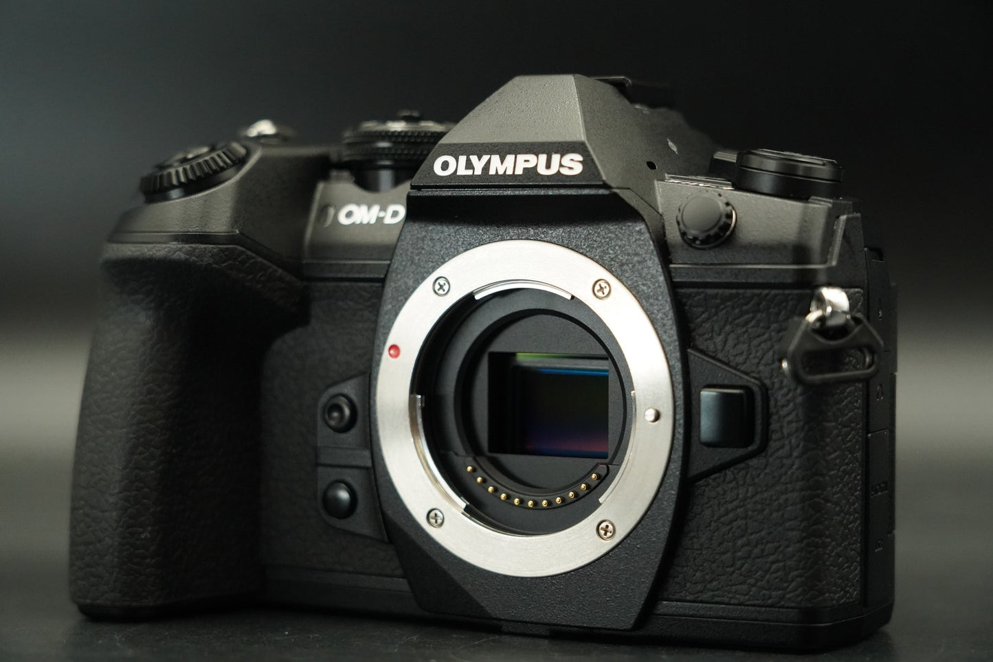 2702 cuts! Olympus OM-D E-M1 Mark II Digital Camera Black Body 11674