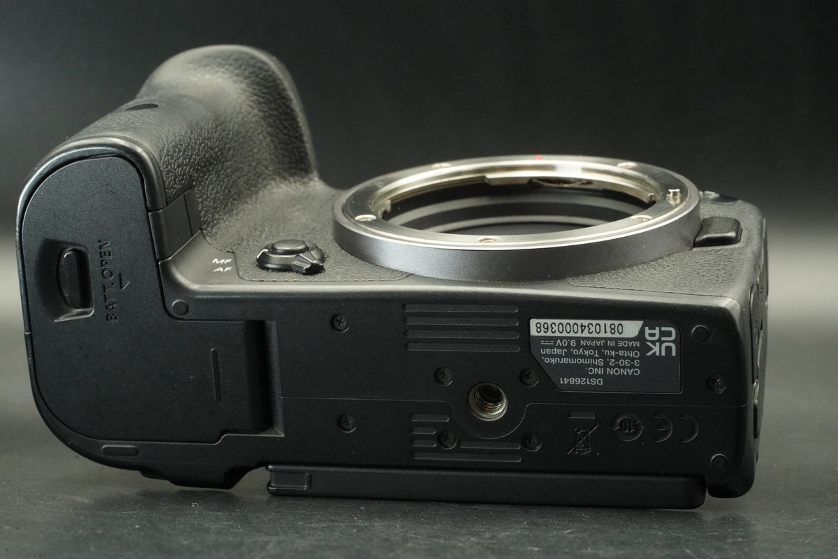 Canon EOS R7 Mirrorless Digital Camera -119K cut- #12145