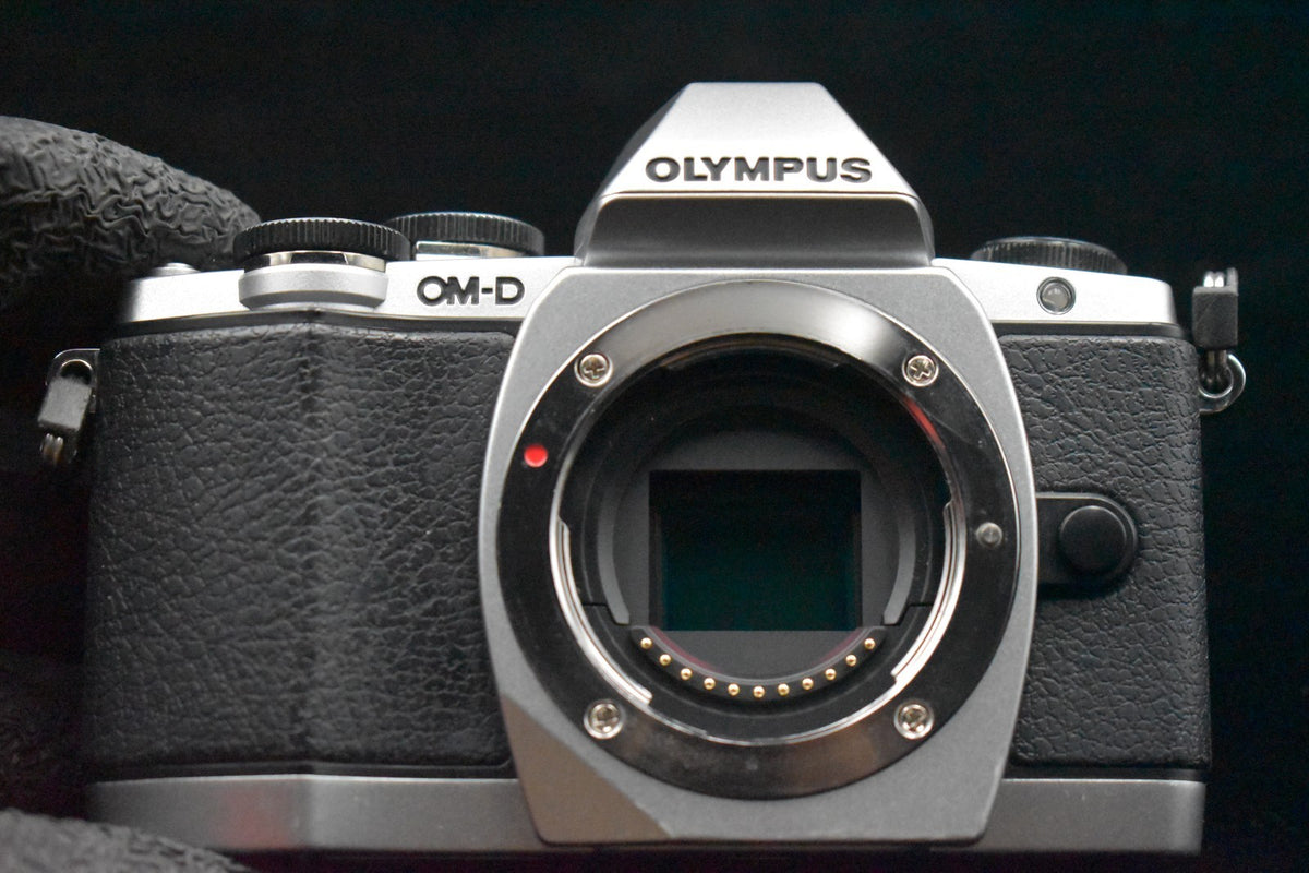 [US Duty Paid] Olympus OM-D E-M10 16.1MP Appareil Photo Reflex Numérique...