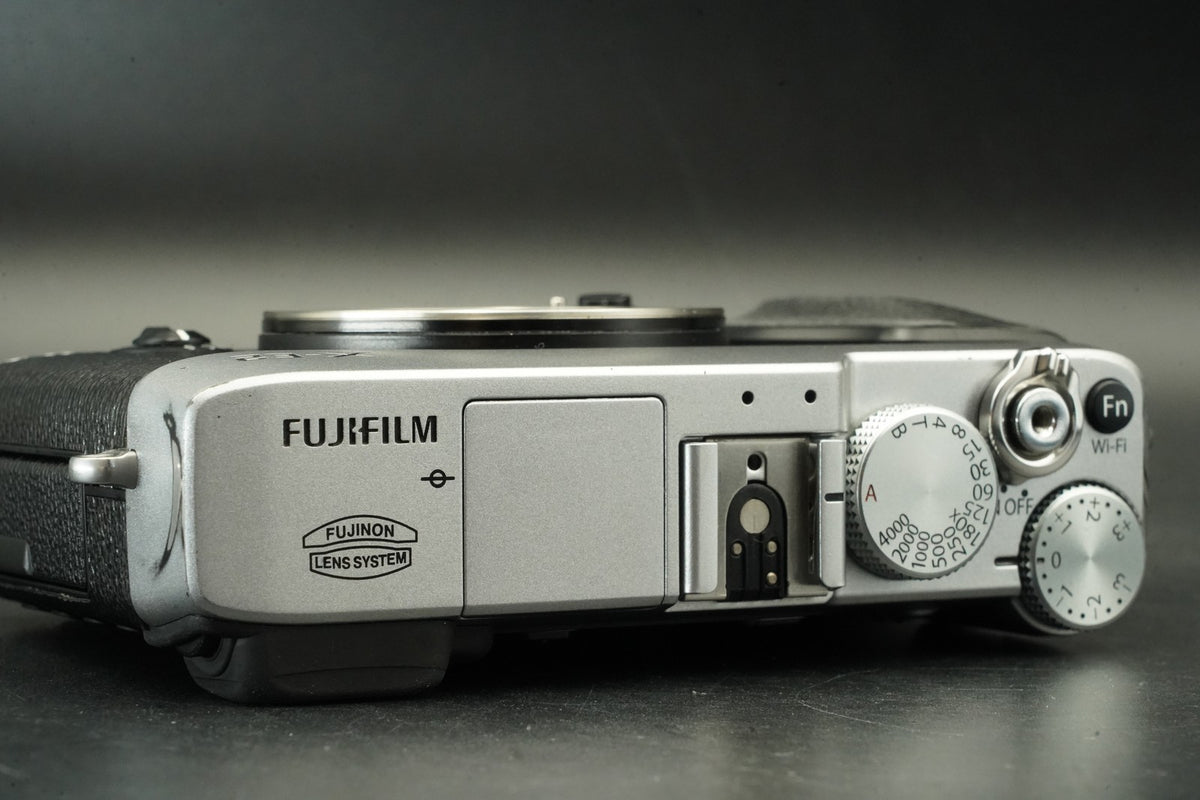 Fujifilm X-E2 Spiegellose Digitalkamera Silber Gebraucht #11976