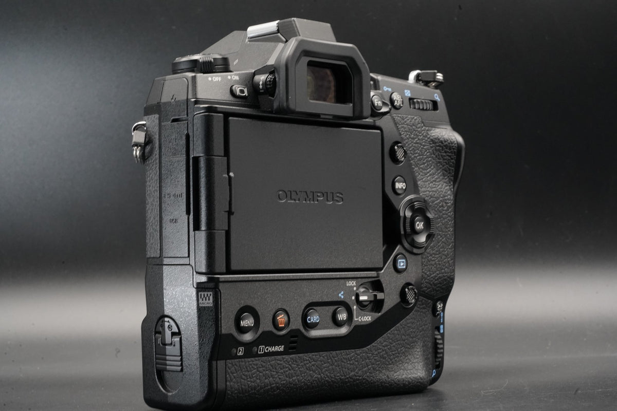 Olympus OM-D E-M1X 20.4MP Mirrorless Digital Camera body -24812 cuts- #11113