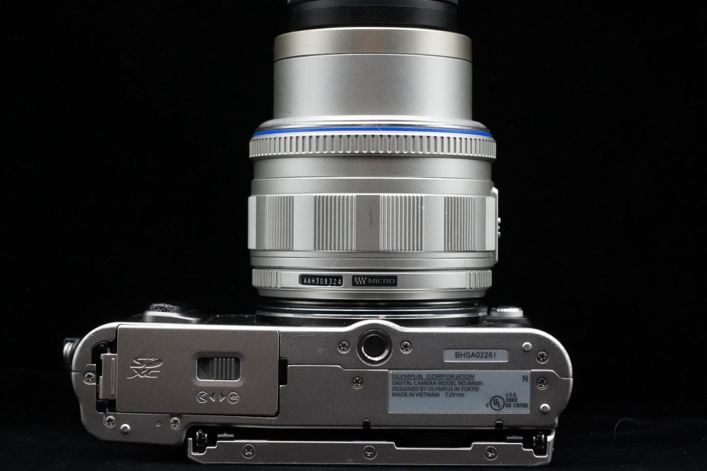 Olympus E-PL8 14-42mm / 40-150mm 2 Lenses Digital Camera US Duty Paid 9888