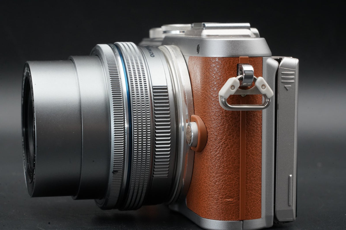 Olympus E-PL8 Brown w/ 2 lenses Digital Mirrorless Camera -1025 cuts- #11438