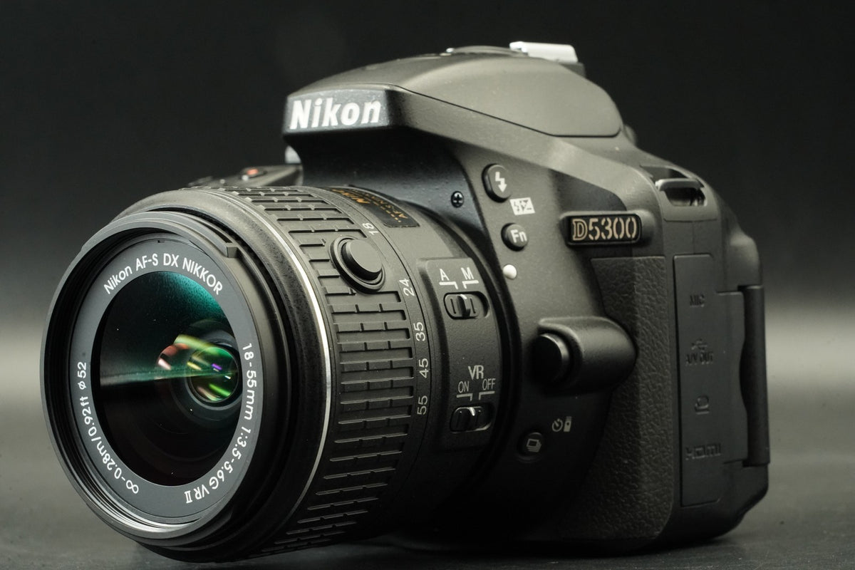 Nikon D5300 DSLR Digitalkamera mit AF-S 18-55mm Objektiven -5027 Schnitte-...