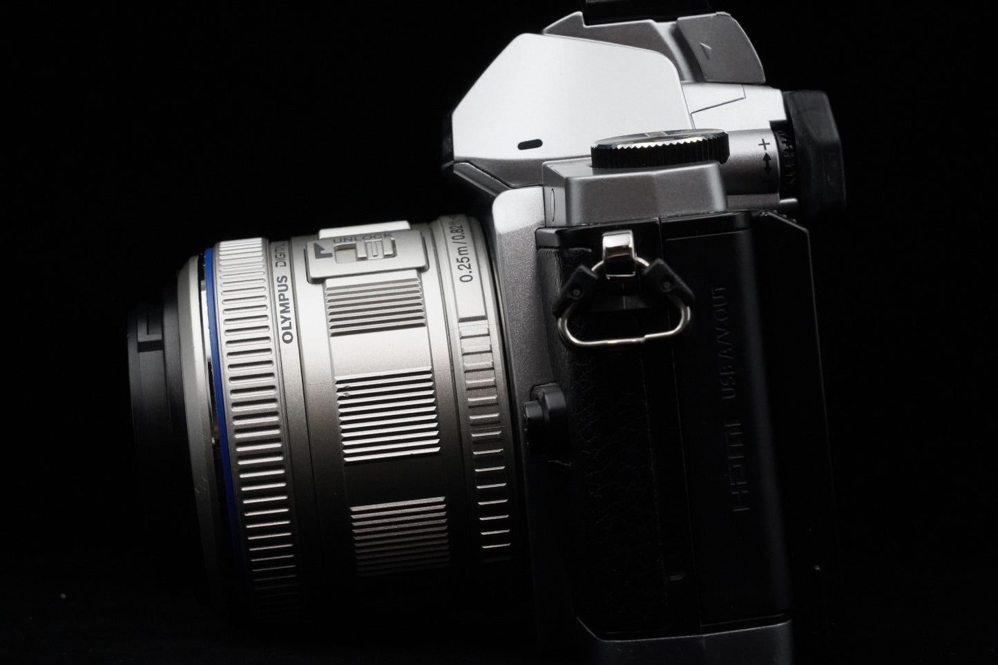 [US Duty Paid] Olympus OMD E-M5 Mirrorless Digital Camera w/ Lens Silver 9719