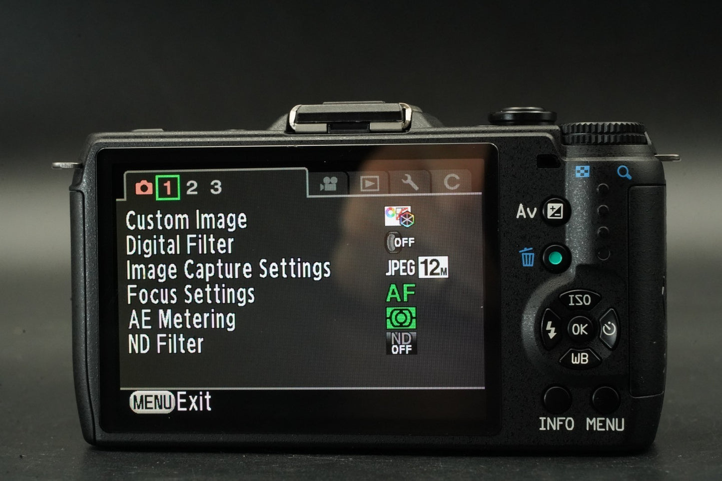 419 cuts! Pentax Q10 Black w/ 5-15mm Black 02 Zoom Lens Kit 11630