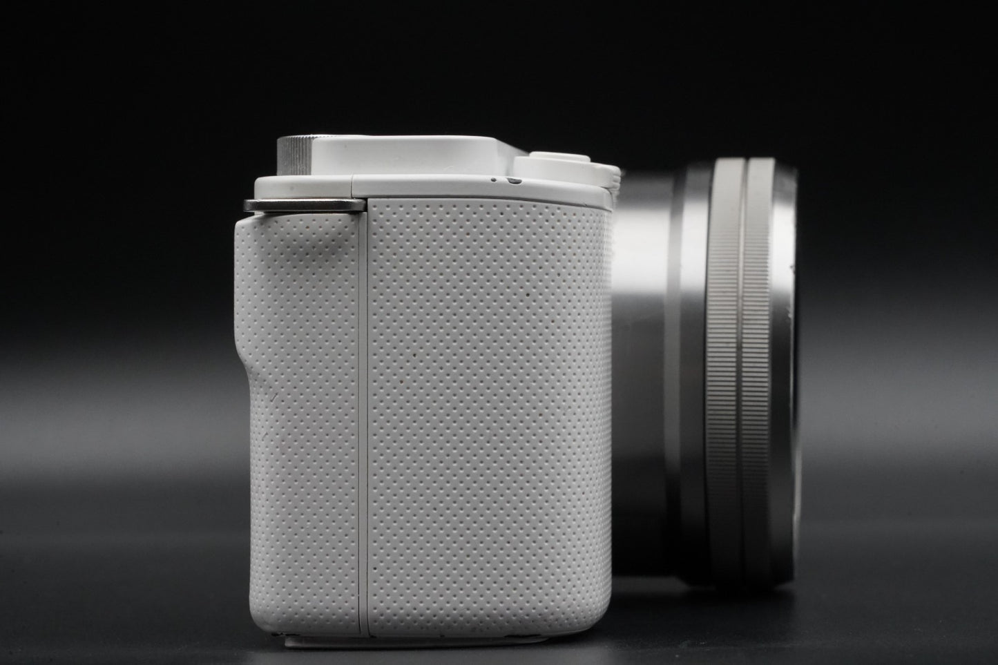 Sony Alpha ZV-E10 with Lens Mirrorless Vlog Camera White US Duty Paid 10469