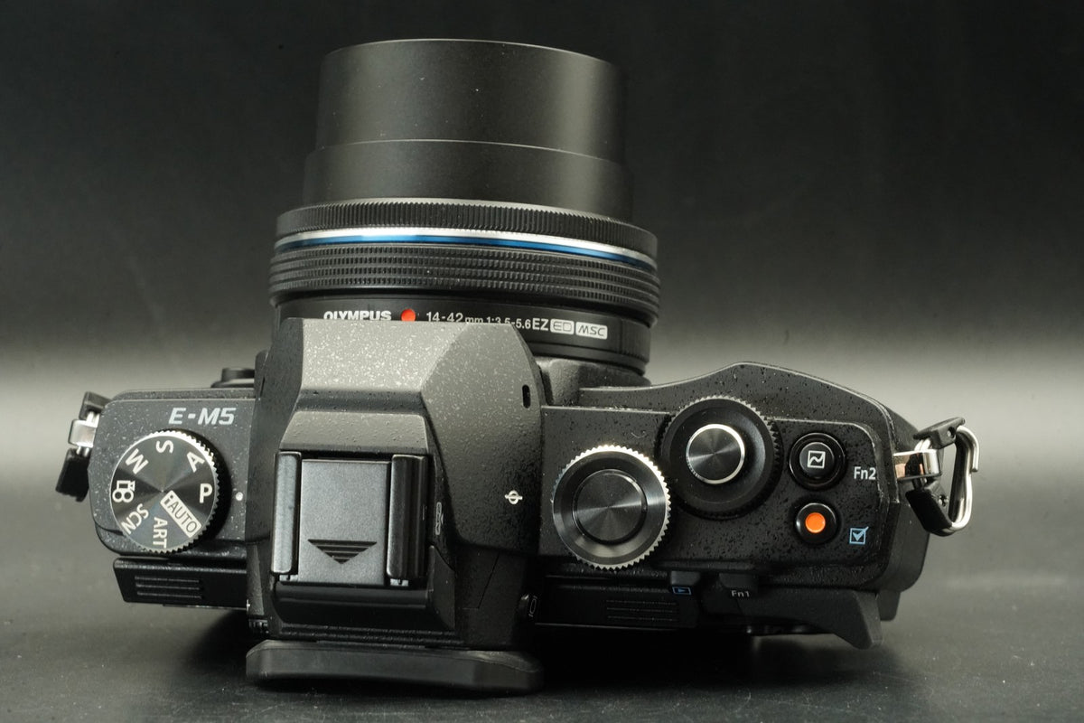 Olympus E-M5 Mirrorless Digital Camera w/ 2 Lenses Black -5447 cut- #11365