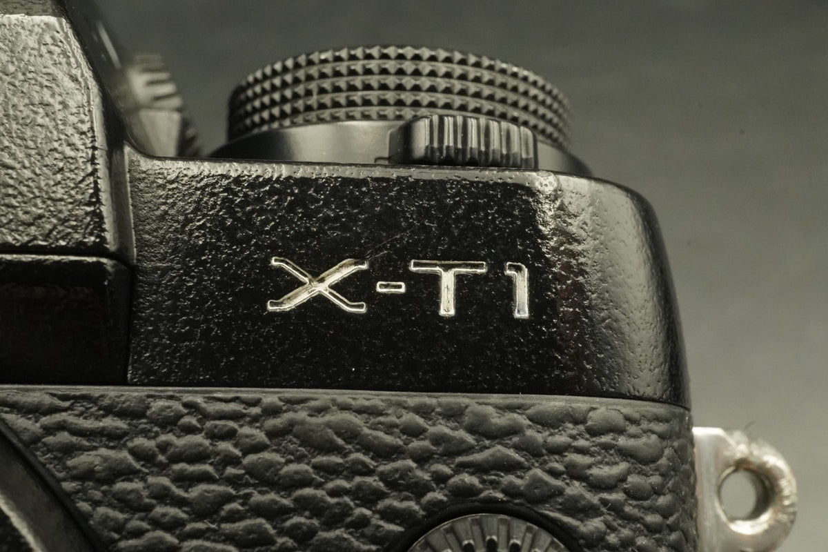 Fujifilm X-T1 Mirrorless Digital Camera 16.3MP Black -999 cuts- #12410