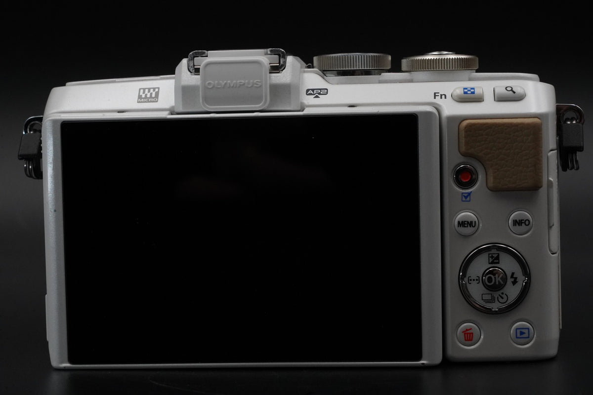 Olympus PEN E-PL7 Digital Camera White with 2 Lenses -4410 cut- #12132