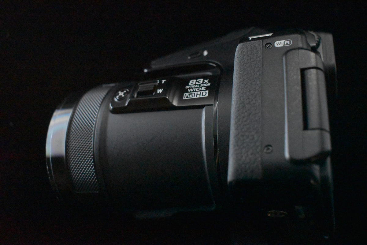 [LESEN] Nikon Coolpix P900 schwarz Point and Shoot Superzoom Kamera 8188