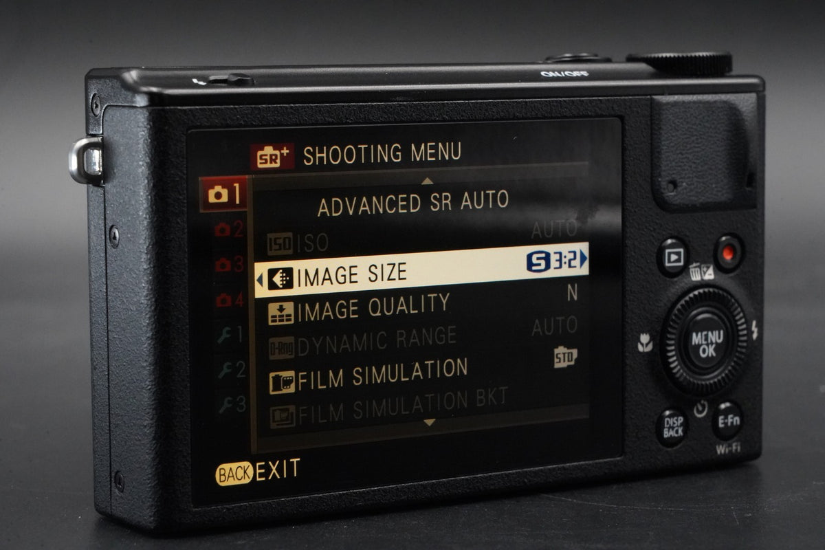 Fujifilm XQ1 kompakte Digitalkamera Point and Shoot schwarz #11020