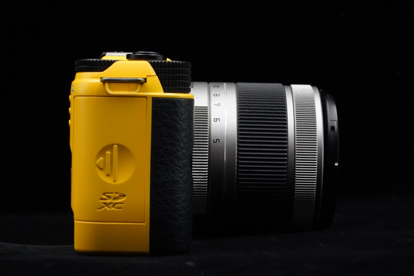 Pentax Q7 Yellow Digital Mirrorless camera with Lens US Duty Paid 10226
