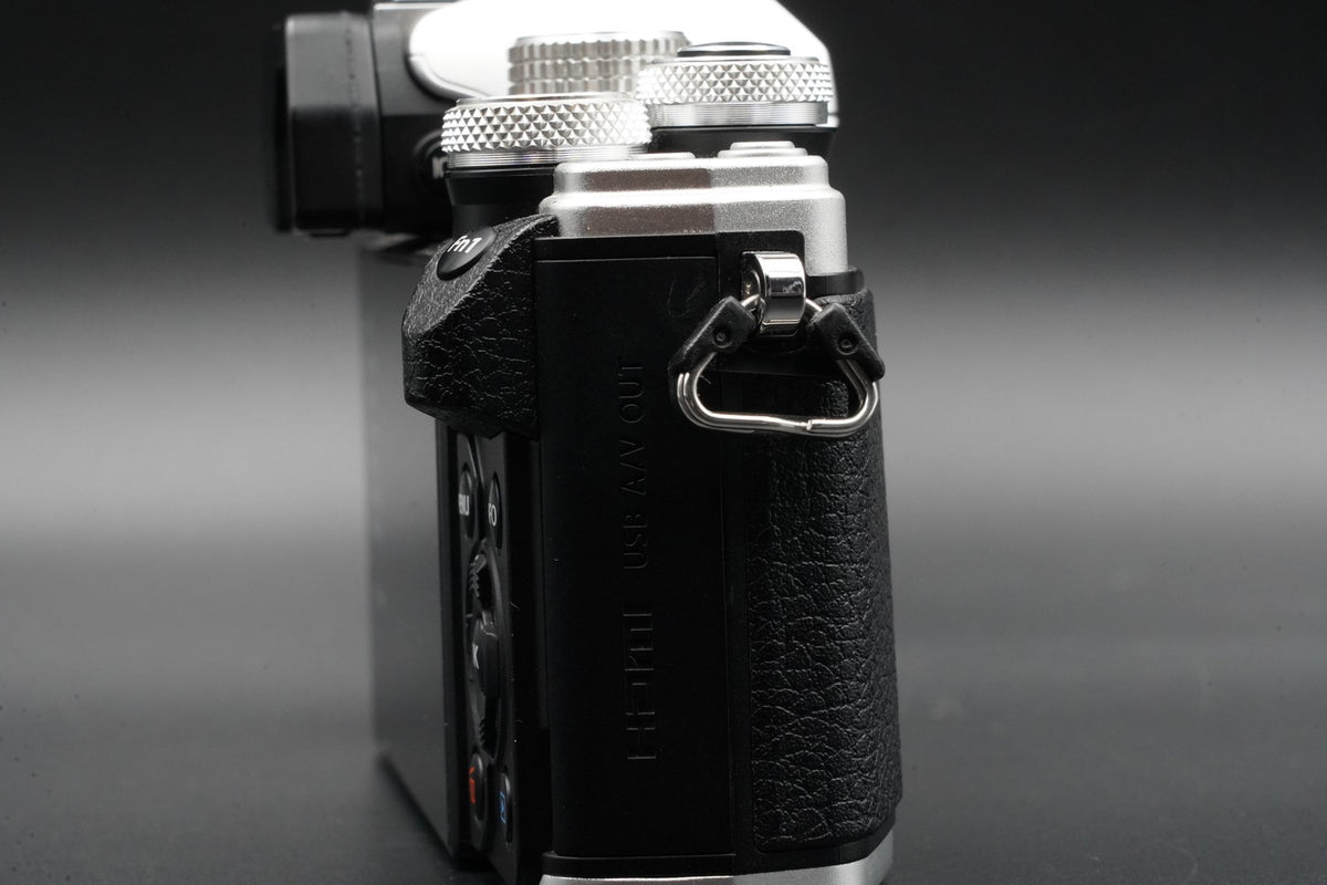 Olympus OM-D E-M10 Mark II 16.1MP Digital Camera Silver US STOCK #10438