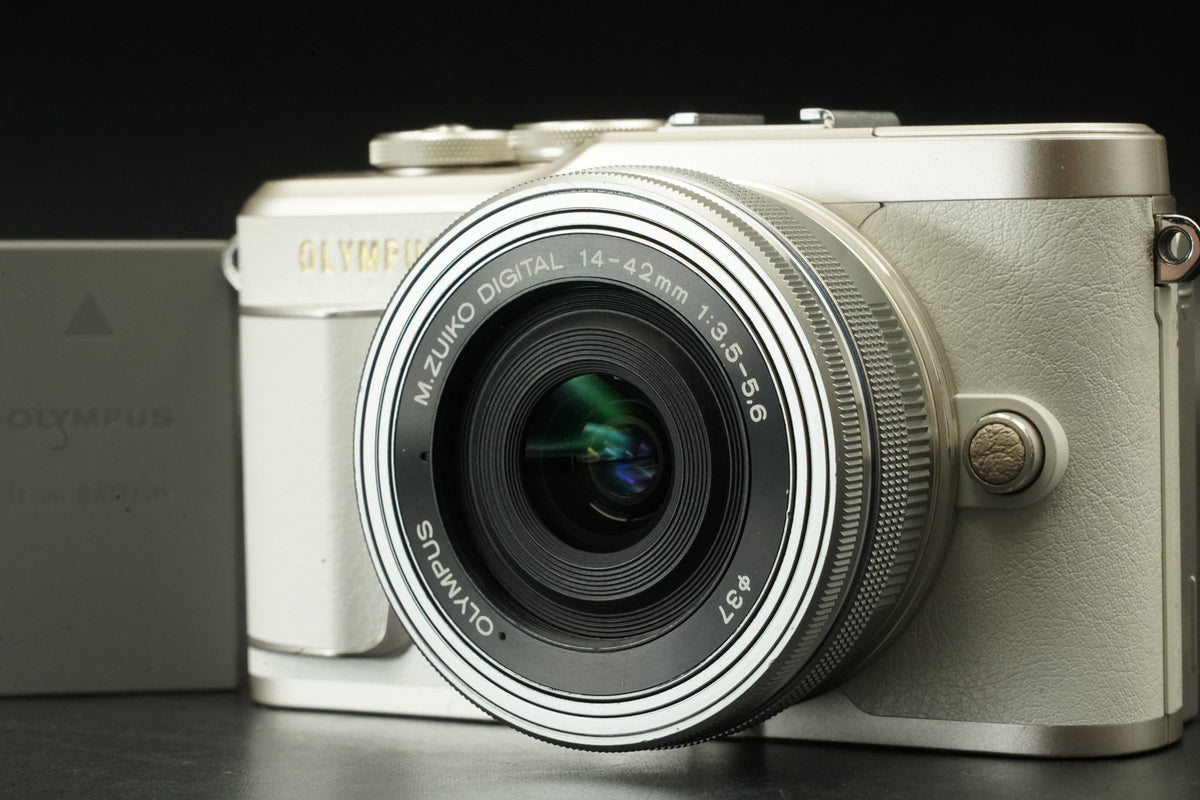 OLYMPUS PEN E-PL9 Digital Camera w/ 14-42mm EZ Lens White -10767 cuts- #12369