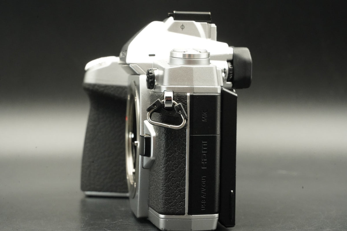 Olympus OM-D E-M1 Digital Camera Silver Body -8560 cuts- #11470