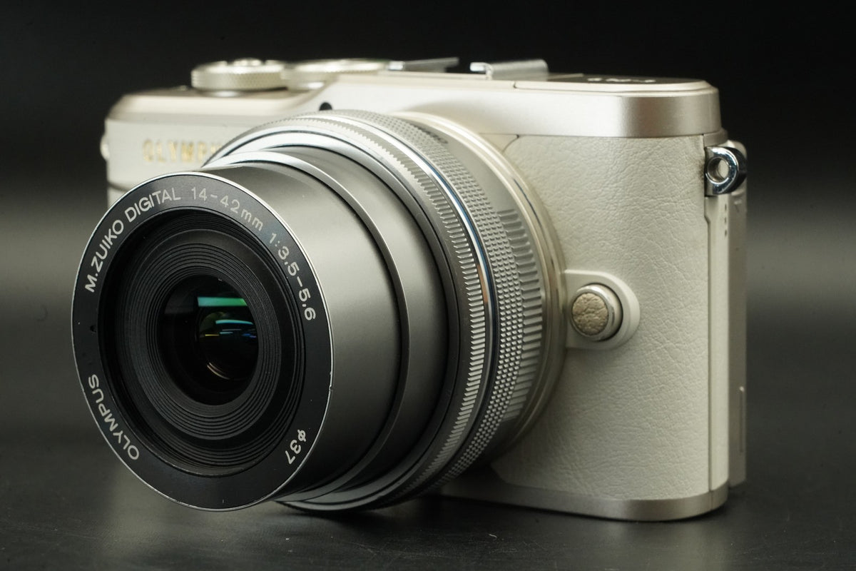 OLYMPUS PEN E-PL9 Digital Camera w/ 14-42mm EZ Lens White -10767 cuts- #12369