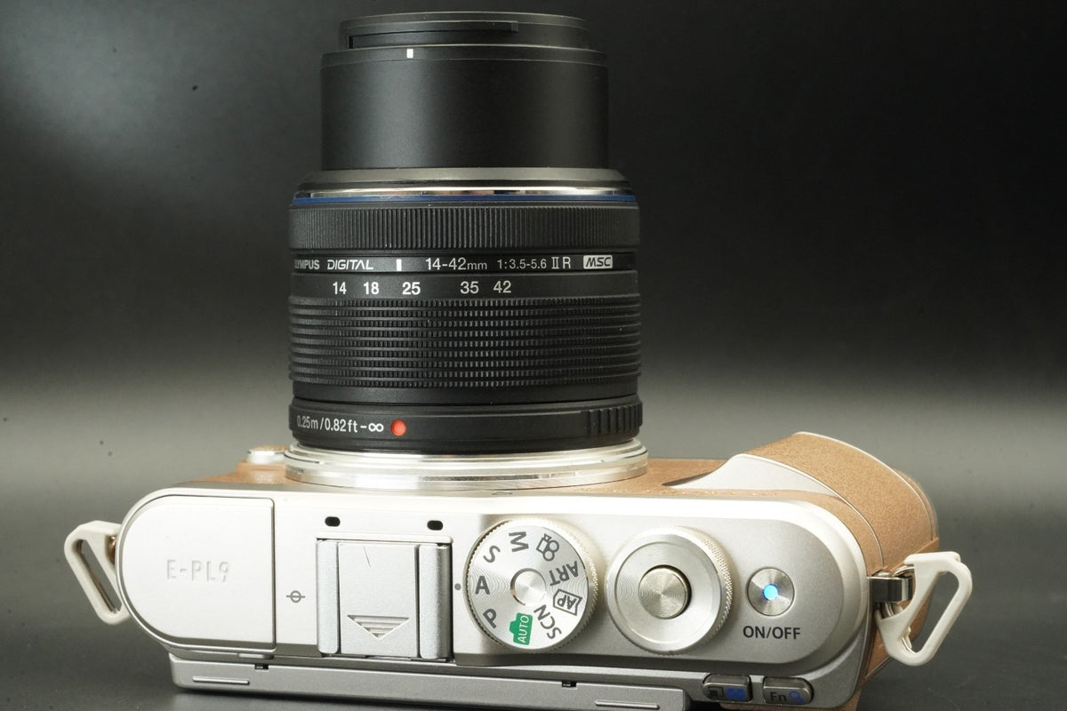 Fotocamera digitale Olympus Pen E-PL9 con 2 obiettivi marrone - 15903 tagli...