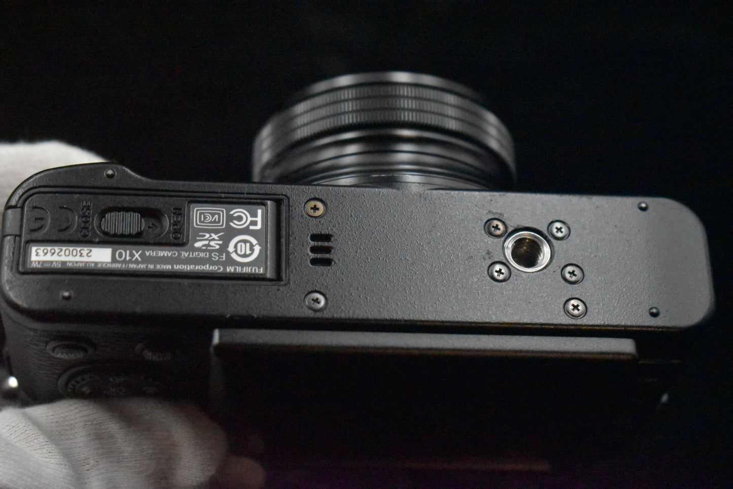 [US Duty Paid] Fujifilm X10 Black pPoint and Shoot Compact Digital Camera 8796