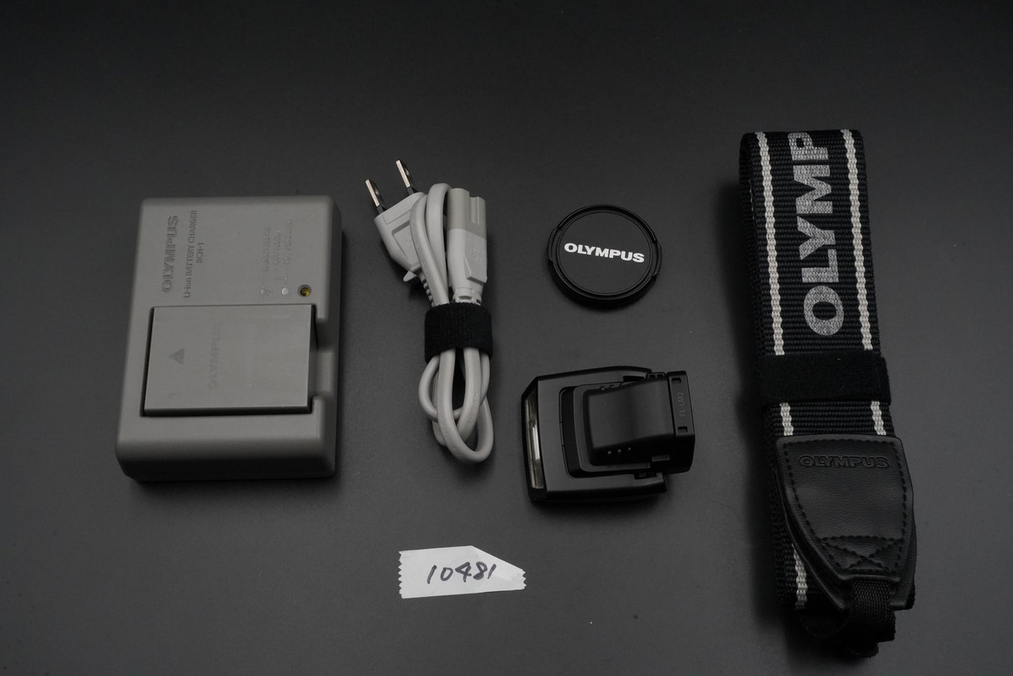 Olympus OM-D E-M10 Mark III Silver Body Only Silver w/ 2 Lenses10447