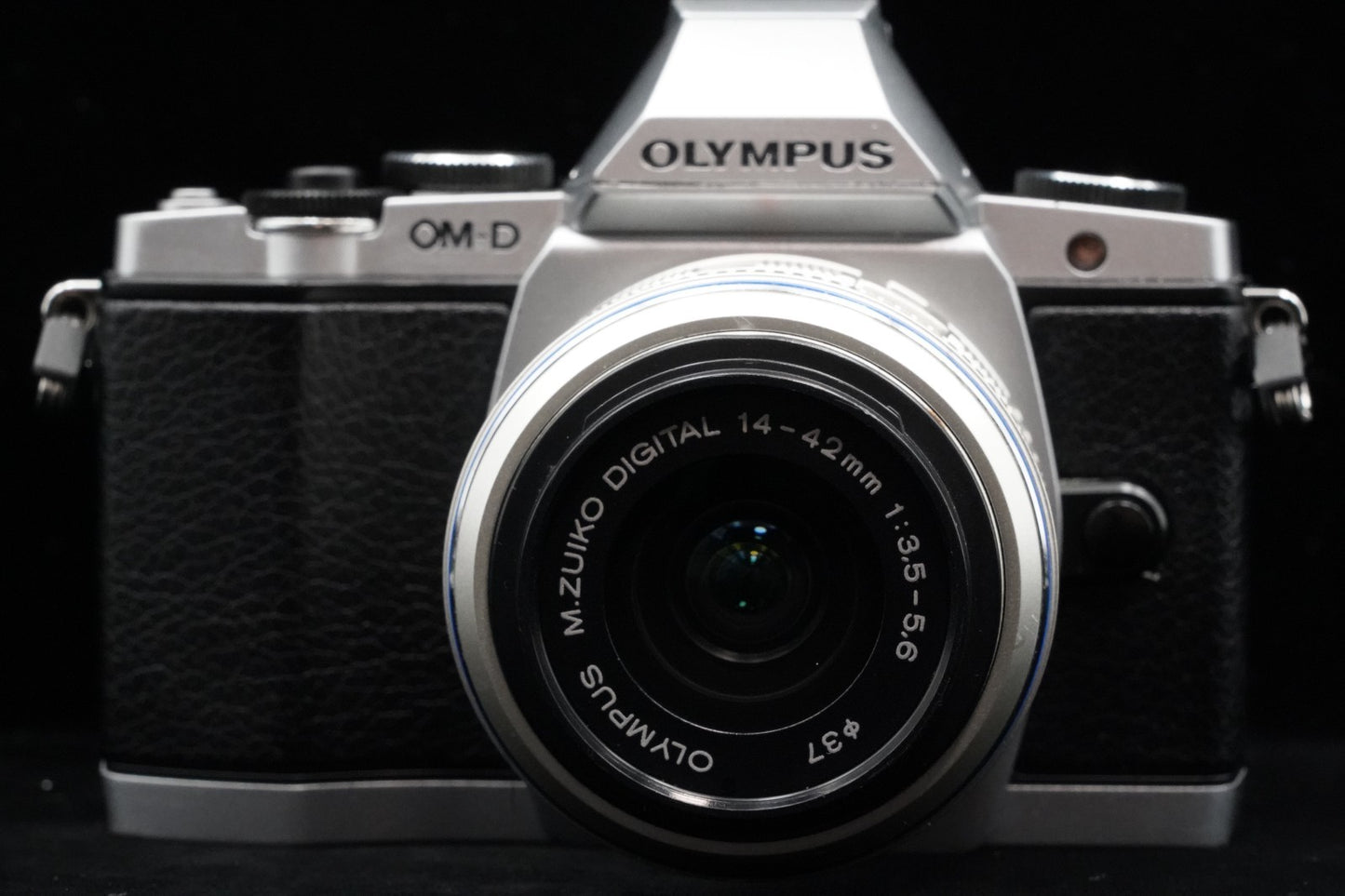 [US Duty Paid] Olympus OMD E-M5 Mirrorless Digital Camera w/ Lens Silver 9719