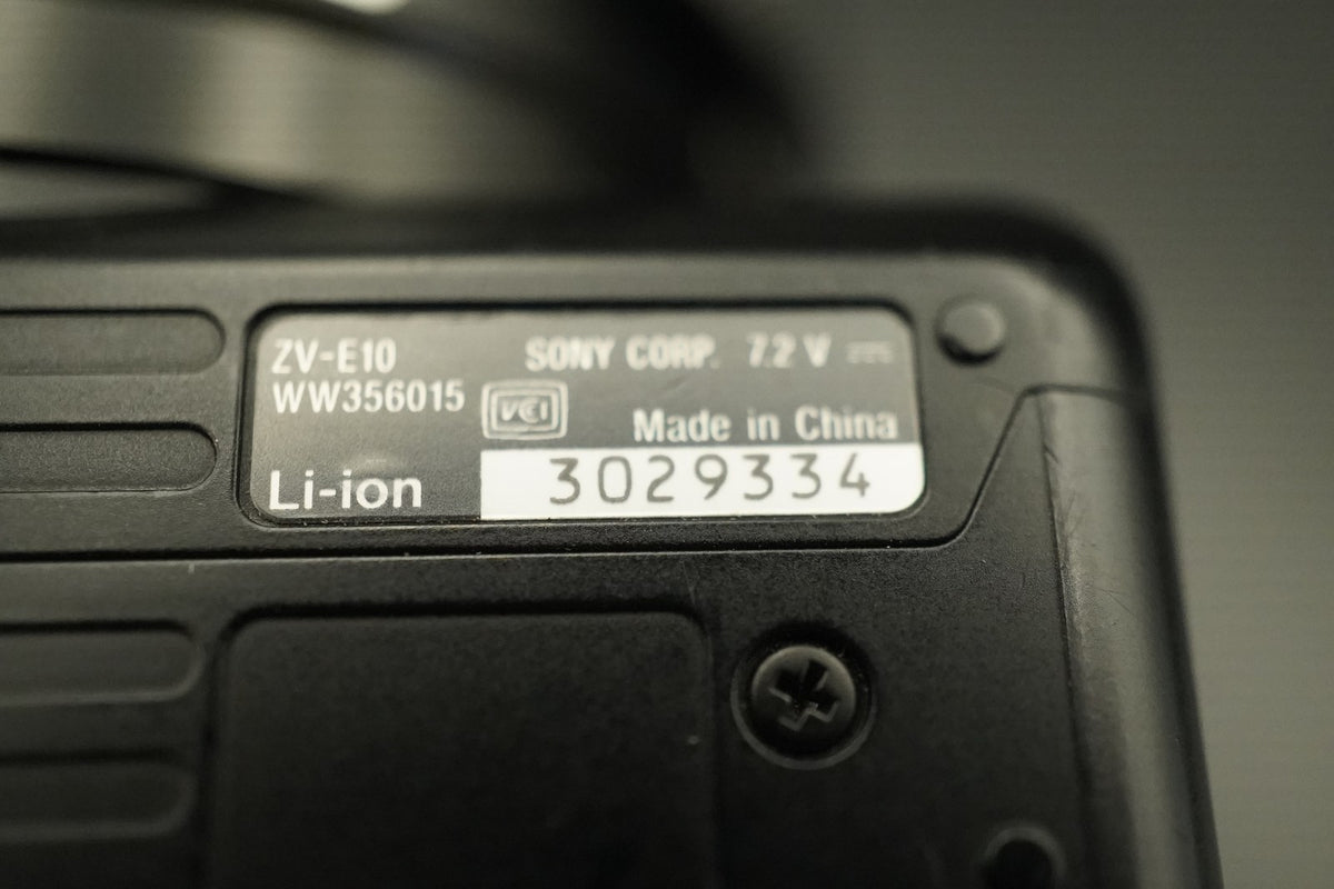 Sony Alpha ZV-E10 fotocamera mirrorless vlog con obiettivo nero #11948