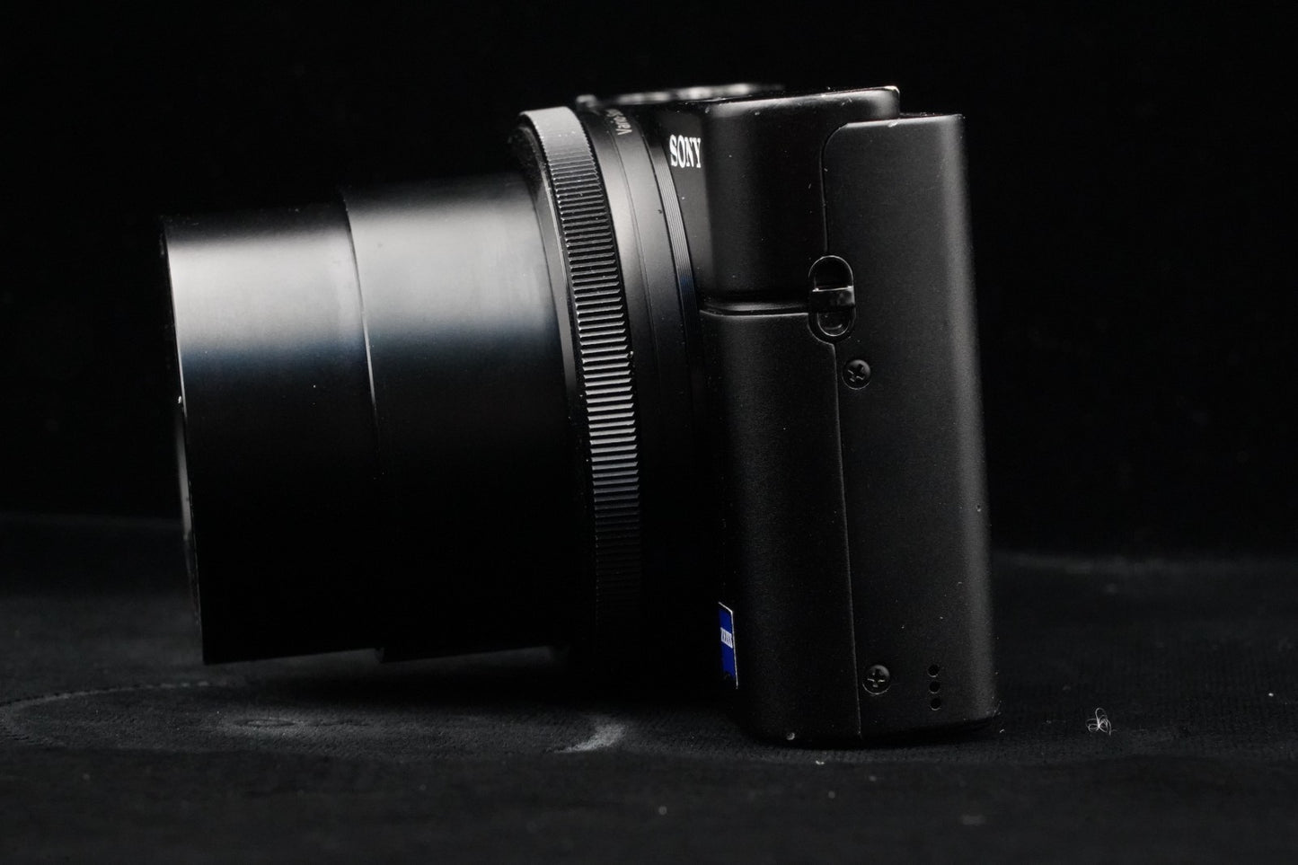 Sony Cyber-Shot DSC-RX100 35 Language Camera 8749 8752-8759 US DUTY PAID R0043