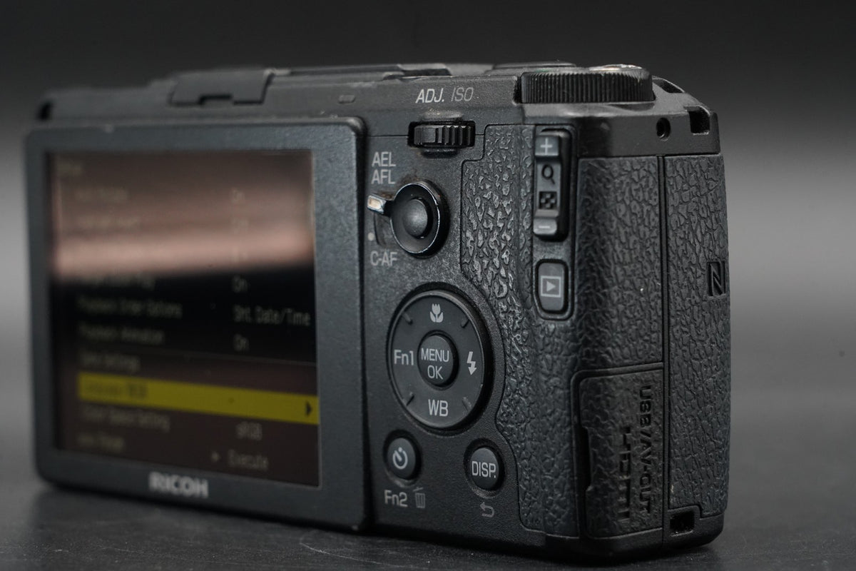 RICOH GR II 16.2 MP Compact Digital Video Camera -45900 cuts- #12147