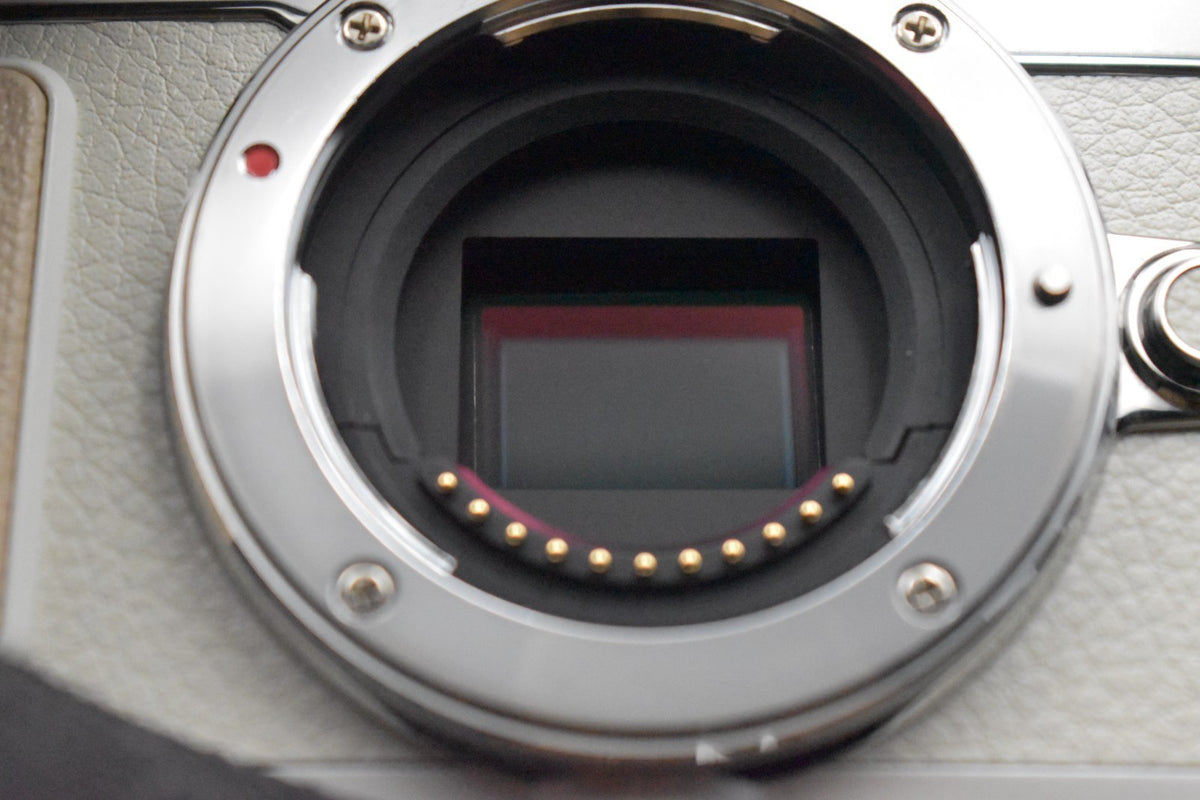 [US Duty Paid] Olympus PEN E-PL7 Digital Camera White with 14-42mm Lens 9343